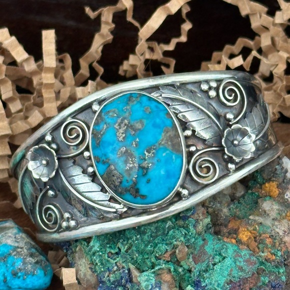 Turquoise southwestern statement sterling silver cuff - Picture 1 of 11